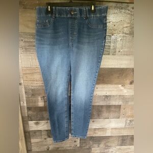 Ladies pull on Lee skinny jeans